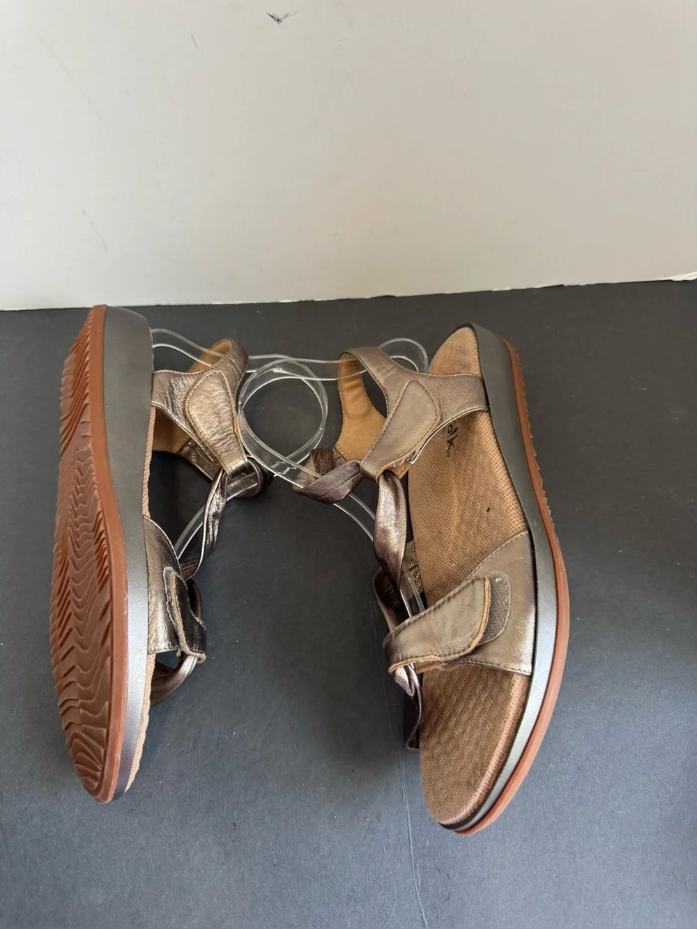SoftWalk women's Del Rey leather sandals. Size 11M